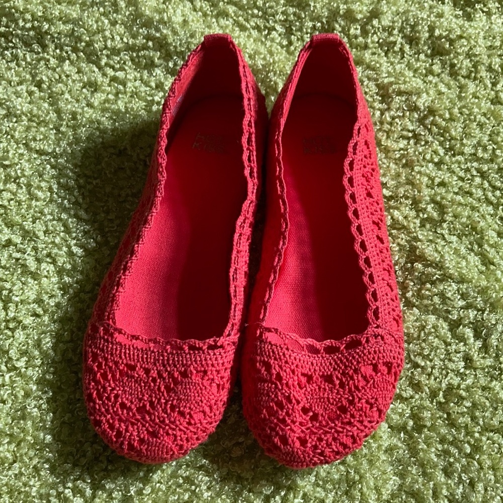 Hot Kiss coral flats